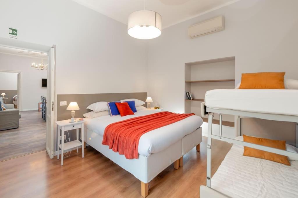 Big Flat In The Heart Of Trastevere 4 Bedrooms 3 Bath Lägenhet